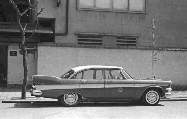 57-3b 012-26b 1957 Dodge Kingsway Custom 4dr. Sedan.jpg